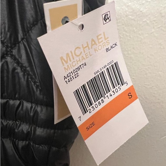 Michael Kors Black Puffer Vest Fur hood - Picture 5 of 5